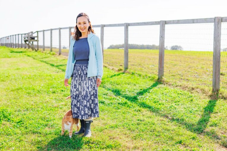 宝塚の花組トップ娘役にも抜擢された岩崎美由紀さん。競走馬の生産を行う牧場のオーナーになった経緯を本人に聞いた ／ photograph by Kiichi Matsumoto