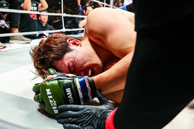 試合終了直後の朝倉未来　©RIZIN FF Susumu Nagao