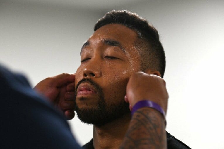 生き残りをかけた試合の開始直前、控室で集中力を高める内藤律樹 ／ photograph by Kokou Sekine