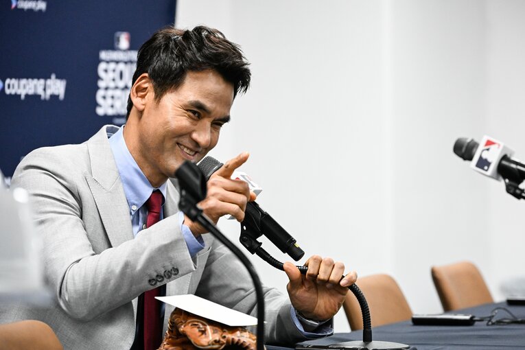 後輩にエールを送る朴賛浩　©Nanae Suzuki