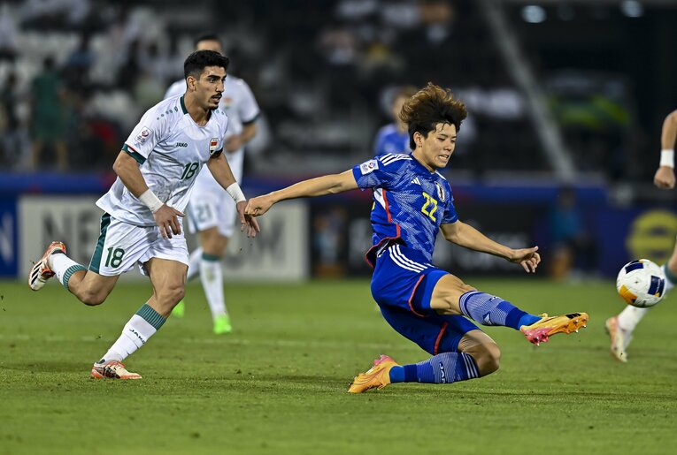 高井は今大会最年少ながら陸・空両方のバトルで相手FWを封鎖した　©Getty Images