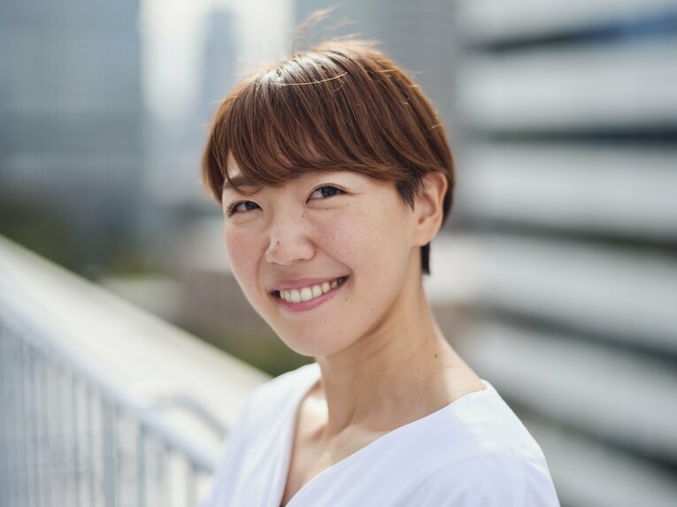 寺田選手と夫の佐藤さん、インタビュー特撮（※スワイプで他カットも見られます）　©Yuki Suenaga