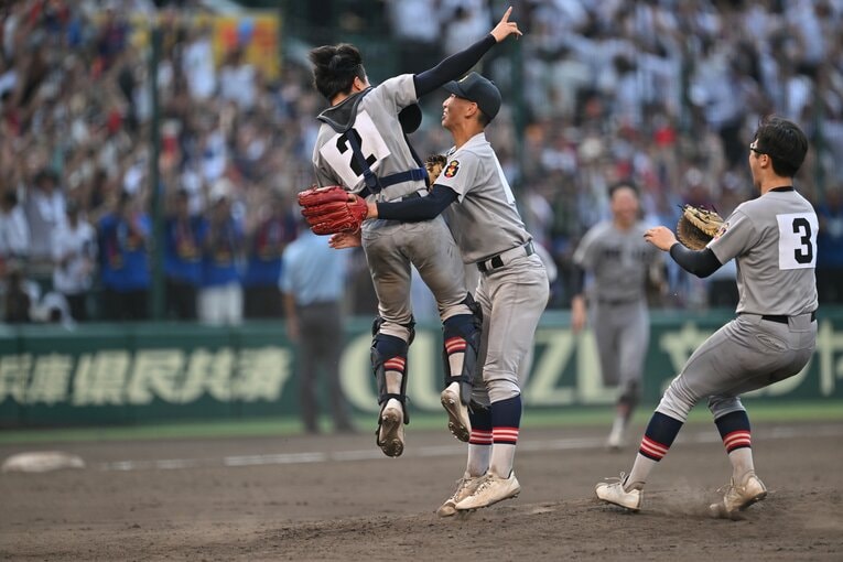 慶應107年ぶり優勝の歴史的瞬間（1/8　全8枚）　©Hideki Sugiyama