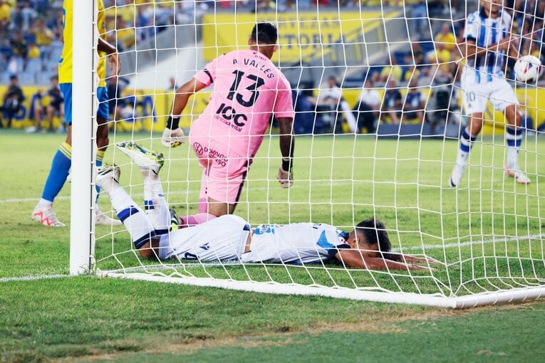 3戦連続MVP久保建英が「ユニ引っ張られても突破」気になる右足テーピングとシルバ引退の影響…“タケの配信に映らない表情”を撮った(18)