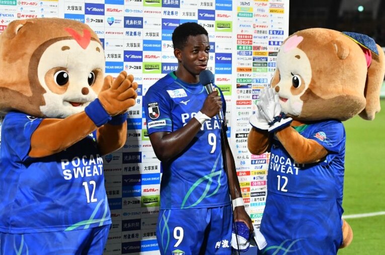 6月26日J2第23節・群馬戦で決勝ゴールを決めた徳島ヴォルティスFWムシャガ・バケンガ。欧州4カ国9クラブを渡り歩き、昨季途中からチームに加入した ／ photograph by J.LEAGUE