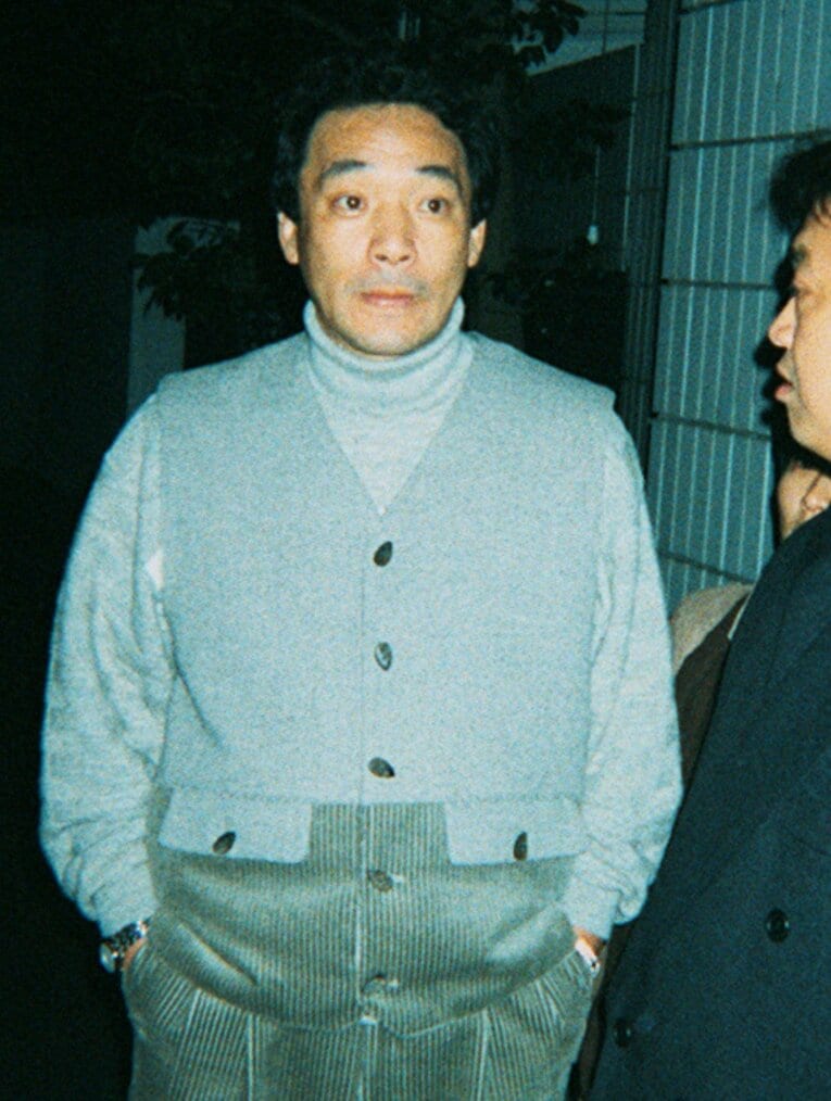 1996年11月14日、「失礼な話だ」巨人の対応について怒った落合博満（当時42歳）。世田谷区の自宅前で　©KYODO