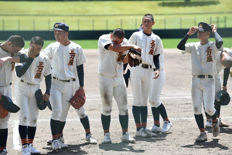 今夏の島根大会は涙の初戦敗退。号泣の髙野ら三刀屋ナイン　©Kota Inoue