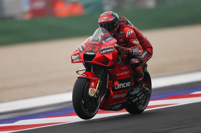 photograph by Satoshi Endo