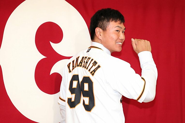 2019年には育成から支配下契約となり、背番号「99」をつけていた山下航汰。今季から社会人野球でプレーする ／ photograph by Sankei Shimbun