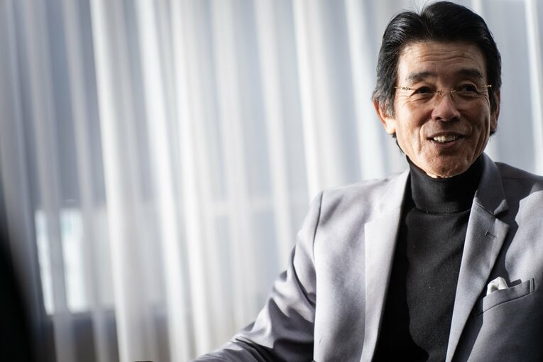 インタビューに応える江本孟紀氏 ©Shiro Miyake