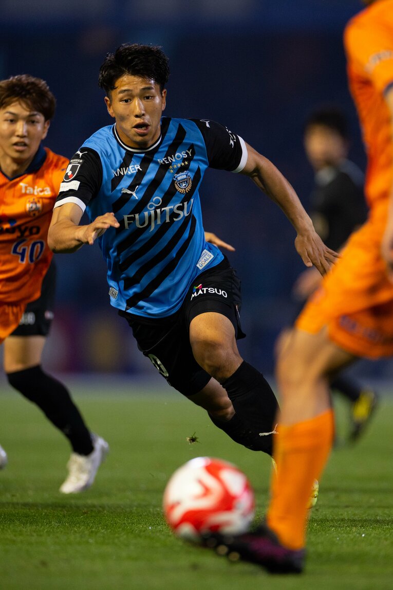 山田新は大卒ルーキーながらコンスタントに出場機会を得ている　©KAWASAKI FRONTALE