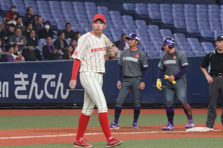 189cmの長身に加え、高校卒業後は15キロの増量に成功。球速も5キロ以上上がった　©Fumi Sawai