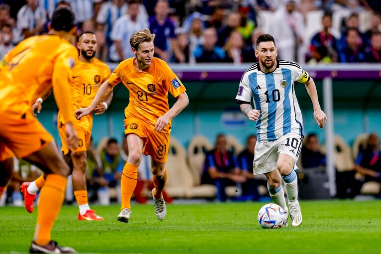 実はこの試合、明らかなミスジャッジは少なかったのだが　©Kiichi Matsumoto/JMPA