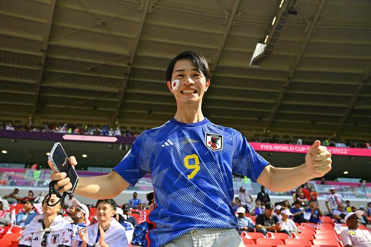 どことなく三笘選手っぽいサポーター　©Takuya Kaneko/JMPA