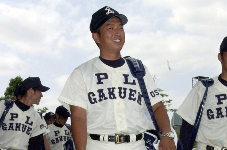 2001年に27歳の若さでPL学園の監督に就任した藤原弘介氏。その後は春夏合わせて3度の甲子園に出場したが、その異例の抜擢のウラにはなにがあったのか ／ photograph by Sankei Shimbun