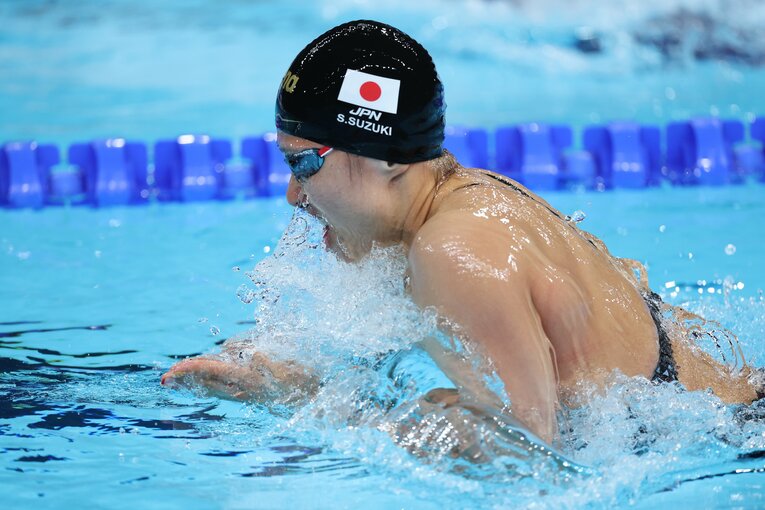 パリ五輪、200m平泳ぎで力泳する鈴木　©Ryosuke Menju/JMPA