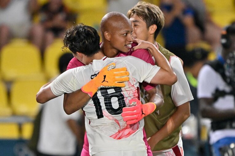 イスラエル戦でも好セーブを連発し、グループリーグ3連戦を無失点に抑えたGK小久保玲央ブライアン ／ photograph by Takuya Nakachi/JMPA