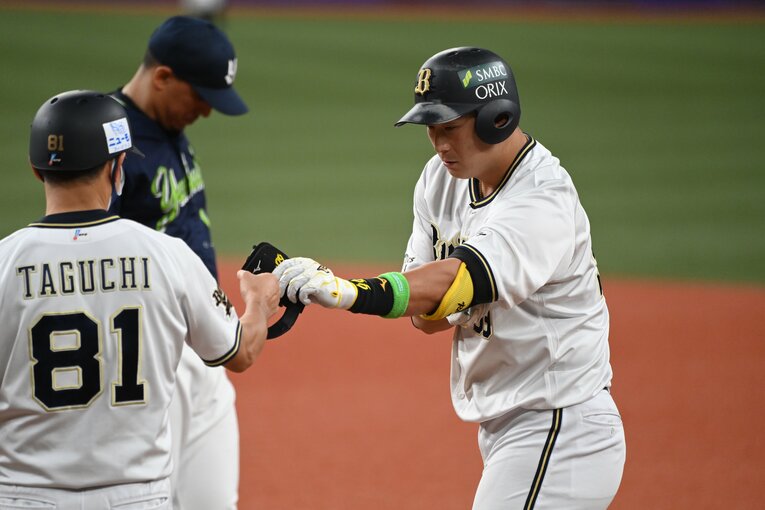 大学の後輩でもある吉田正尚の活躍を喜んだ杉本裕太郎（2022年）　©︎Naoya Sanuki