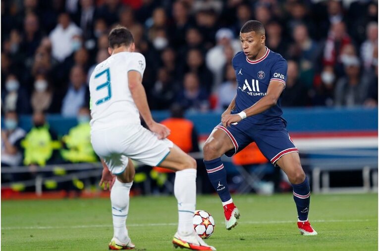 「PSGメッシ」の初得点と“FKの壁で寝転び”、ネイマールとの友情を撮った… 18歳のバルサ新10番ファティも復活〈激写〉(32)