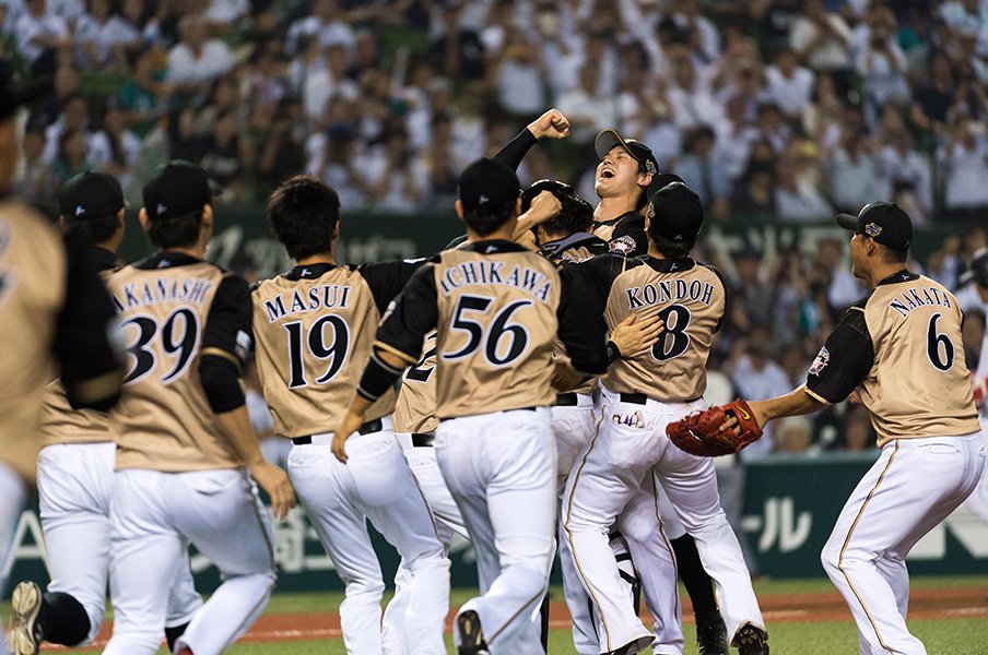 大谷翔平をどう語れば良いのか!?プチ鹿島9月のスポーツ新聞時評。<Number Web> photograph by Takuya Sugiyama