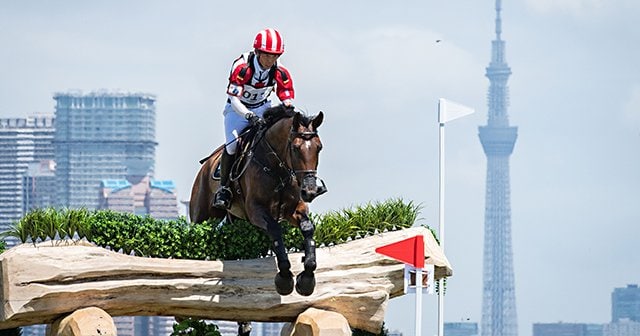 Gi競走で誘導していたあの人が Jra職員3人が東京五輪で 総合馬術 馬場馬術 に挑む 会社員 ならではの葛藤を超えて 馬術 Number Web ナンバー