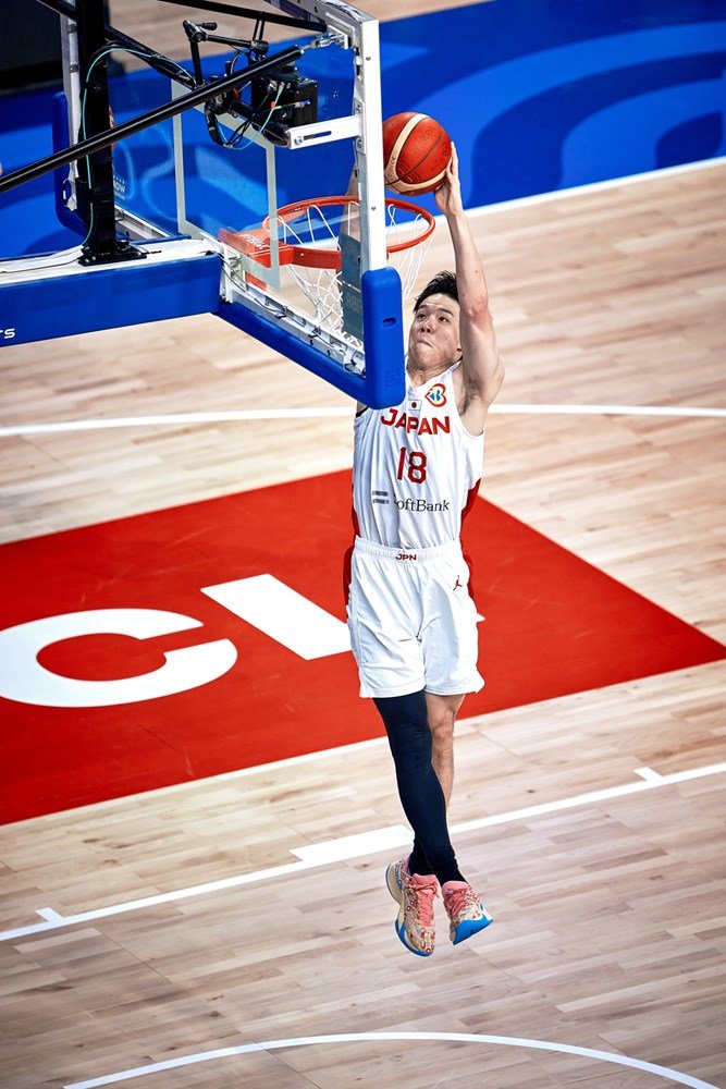 ベネズエラ戦では右肩を外しながらもプレーした馬場　©FIBA