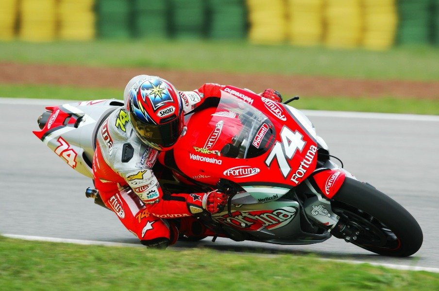 MotoGP史に今も輝く加藤大治郎。ロッシをも恐れさせた永遠の天才。＜Number Web＞ photograph by Satoshi Endo