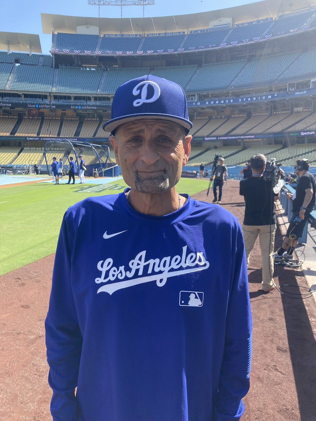 ドジャースで三塁コーチを務めるディノ・イーベル三塁コーチ（筆者撮影）