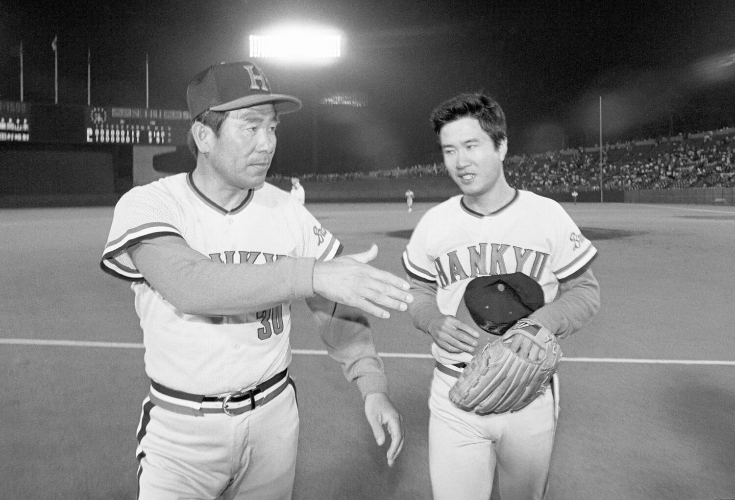 阪急で日本シリーズ3連覇を達成した上田利治監督。右は山田久志　©JIJI PRESS