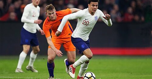 イングランドの3-4-1-2が結構強い。長期計画のスタイル変更が