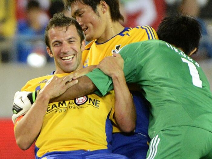 引退後の定位置も確保？衰えぬデル・ピエーロ人気。～ピッチ内外から相次ぐオファー～＜Number Web＞ photograph by KYODO