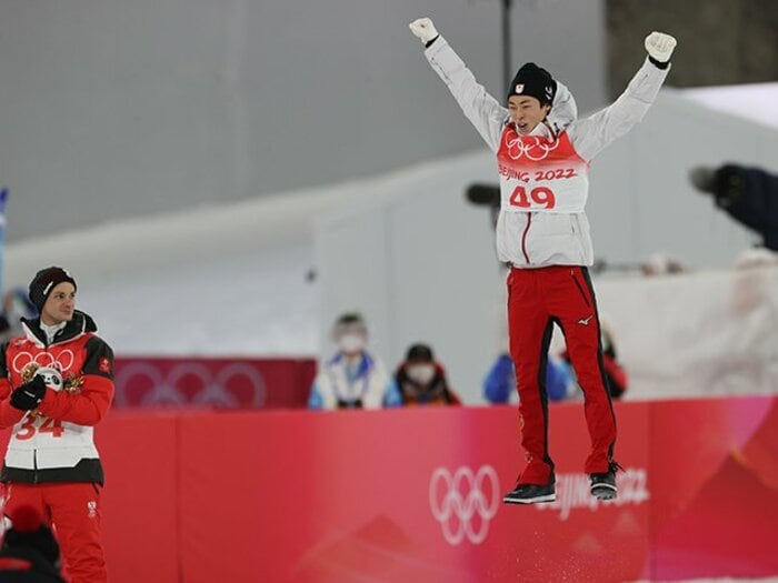 小林陵侑はなぜ「ライバル失速の大荒れジャンプ台」でぶっ飛べるのか… 日本代表コーチが明かす“重要な修正”とは《伝説に残るNH金》＜Number Web＞ photograph by JMPA