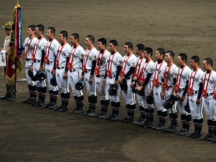 「公立」「全員地元の子」で決勝へ。甲子園を駆け抜けた高松商の物語。<Number Web> photograph by Takao Fujita