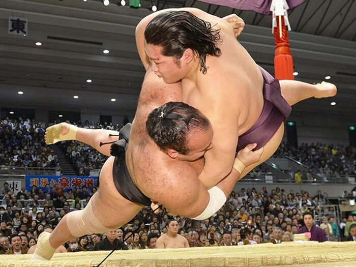 春場所の空気を変えた遠藤と大砂嵐。大関、横綱の“器”を感じた一番。＜Number Web＞ photograph by KYODO