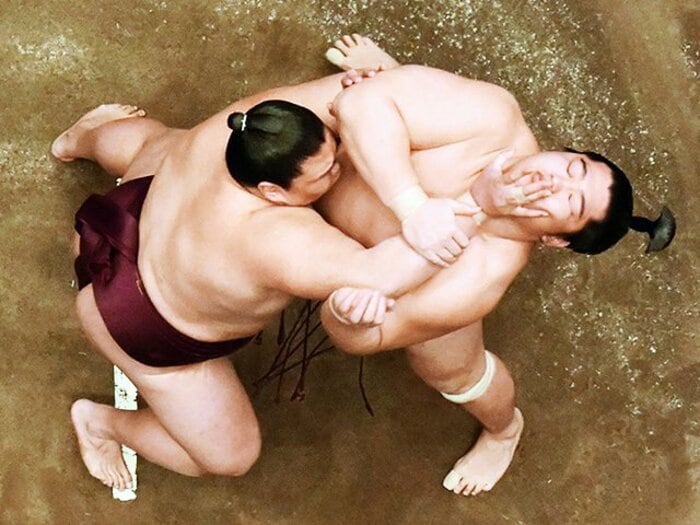 イケメン力士のストイックな素顔。遠藤、いまは徹底的な治療の時を。<Number Web> photograph by Kyodo News