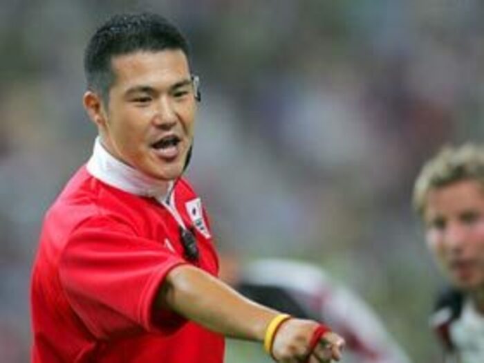 日本人初の大舞台に。平林レフェリーの快挙。＜Number Web＞ photograph by Shinsuke Ida