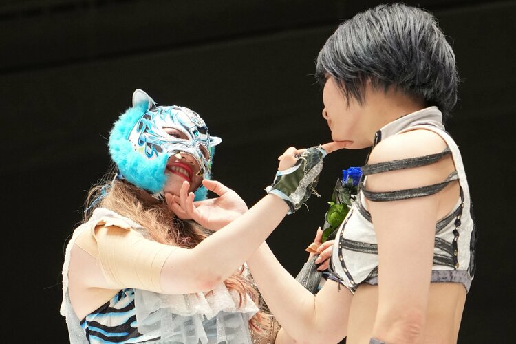上谷沙弥がメディアに出まくって…」“人気覆面レスラー”スターライト