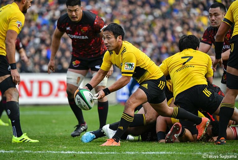 サントリーの攻撃ラグビーとは何か？SH流＆SO田村熙が語るパスの極意。(2)