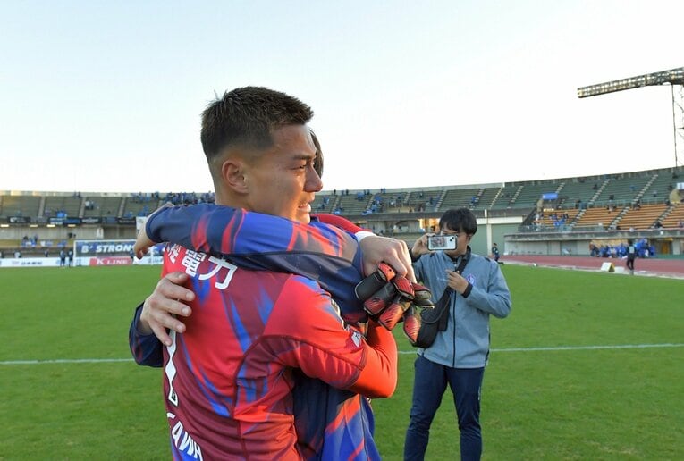 残留の喜びを分かち合うカターレ富山の選手たち　©KATALLER TOYAMA