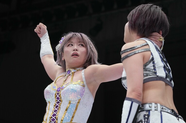 安納サオリを殴りにいく中野たむ　©Essei Hara