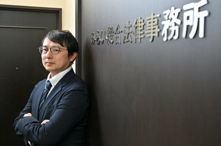 全国高校駅伝3連覇後、中大では箱根駅伝に3度出場した梁瀬峰史さん。現在は千代田区内の弁護士事務所に勤務している ／ photograph by Hideki Sugiyama