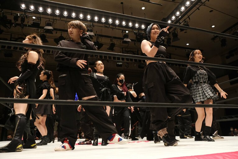 「闘うグラドル」もデビュー、アクトレスガールズの“華がスゴい”新人たちの裏で…エース・青野未来が泣いた理由「まったく追いつけていない」(21)