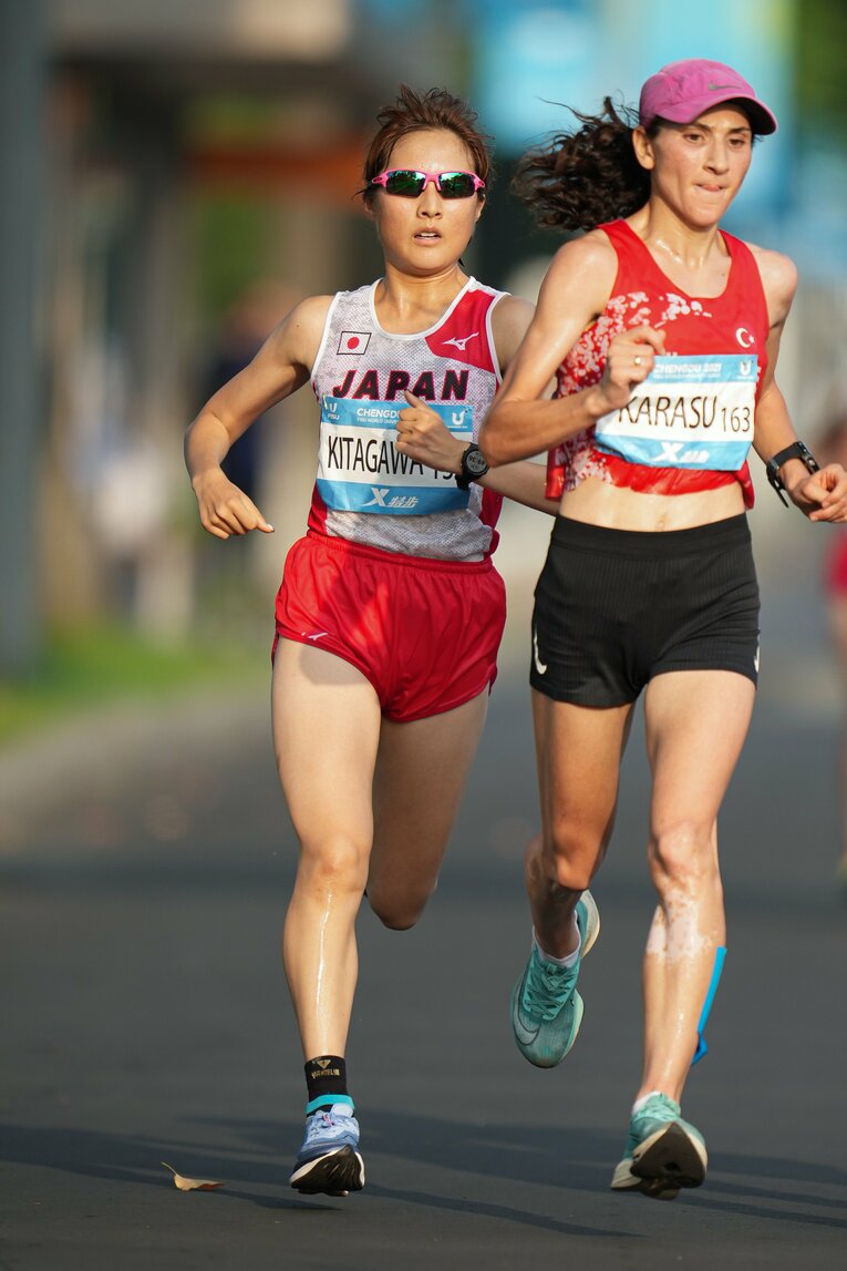 今夏のユニバ女子ハーフマラソンで好走。見事“学生世界一”の称号を得た　©AFLO