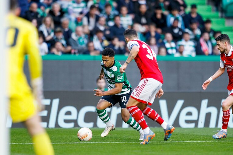 「モリタ、モリタ」とポルトガル地元カメラマン称賛…冨安健洋vs守田英正が「試合後にユニ交換」“EL日本人対決”を撮った(46)