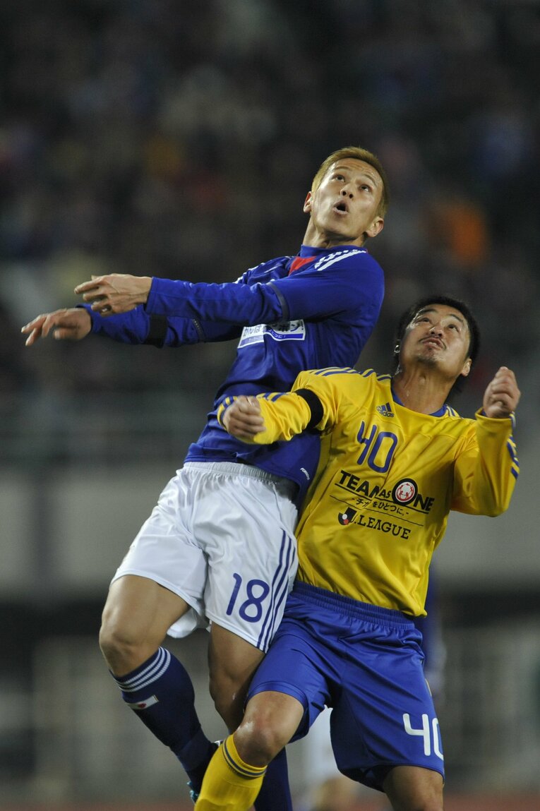 本田圭佑、小笠原満男（2011年東北地方太平洋沖地震復興支援チャリティーマッチ）©︎Takuya Sugiyama