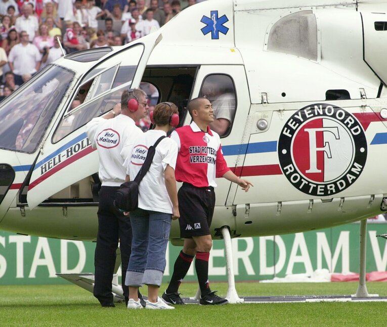 ファン感謝デーにヘリコプターで登場した小野伸二（2001年）©︎JIJI PRESS