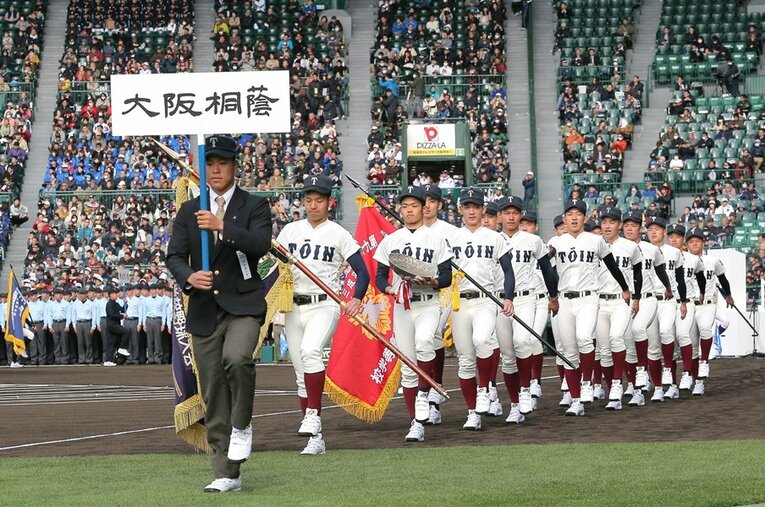 センバツの入場曲はいつからヒット曲を使うようになったのか。また、どのような過程で選ばれているのだろうか ／ photograph by JIJI PRESS