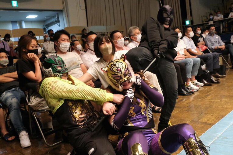 タイガー・クイーンを激怒させた“ヒール殺法”…乱入に凶器攻撃、待望のライバルは何でもありの“闇の軍団”？(9)