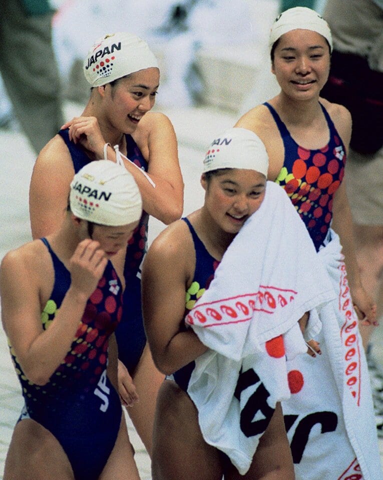 アトランタ五輪に出場した井本（後列右）。後列左は千葉すず、前列は左から三宅愛子、山野井絵理　©Kyodo News