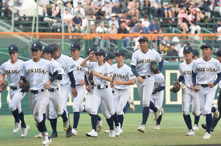 甲子園初出場ながら16強に進出した福島の東日大昌平高校。躍進を続けるチームには、ユニフォームに身を包んだ女子部員の姿が ／ photograph by Sankei Shimbun